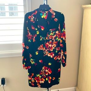 Colorful dress great for work or going out. Great condition.